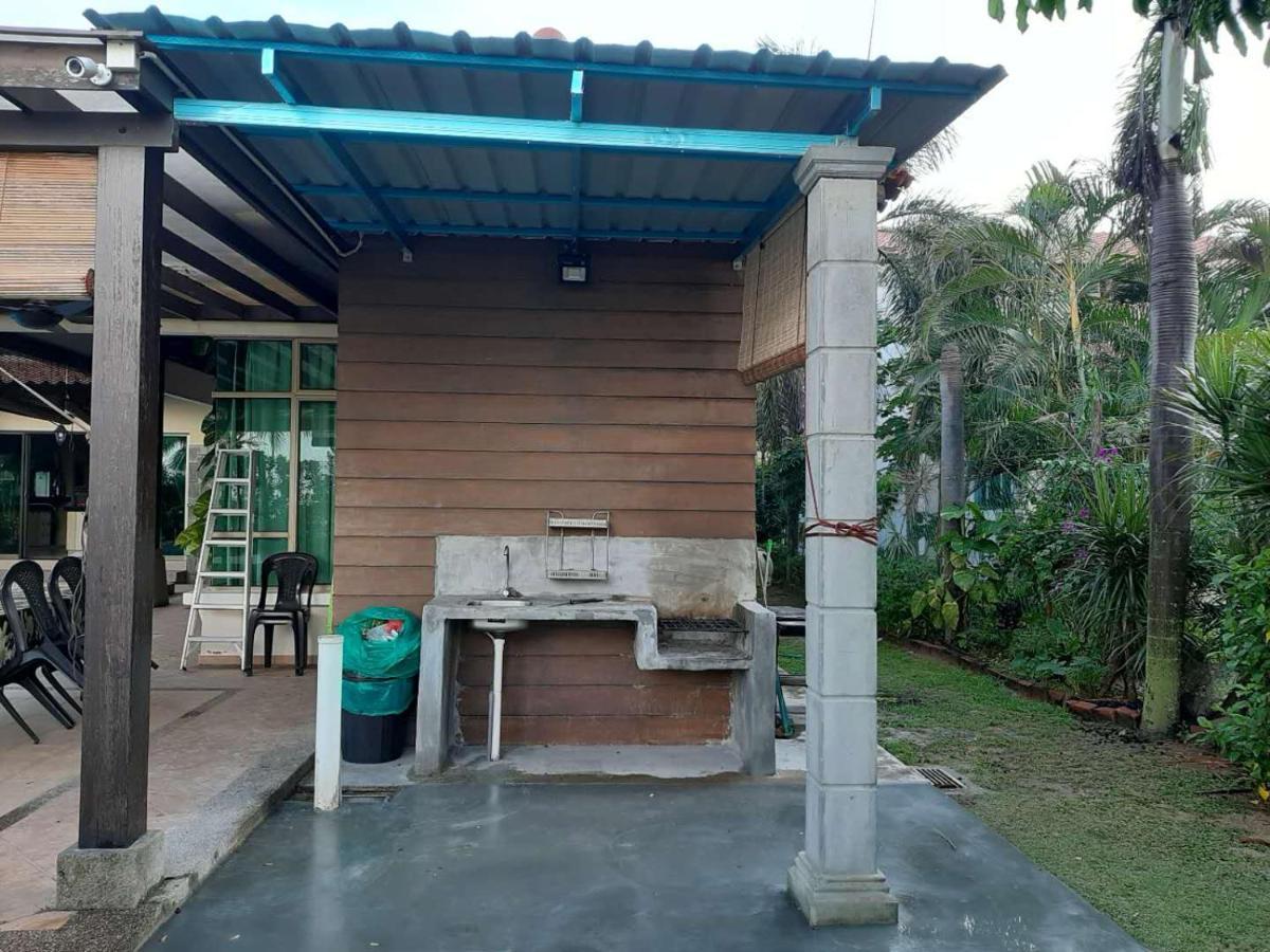 Melaka Beachfront Villa With Pool Zewnętrze zdjęcie