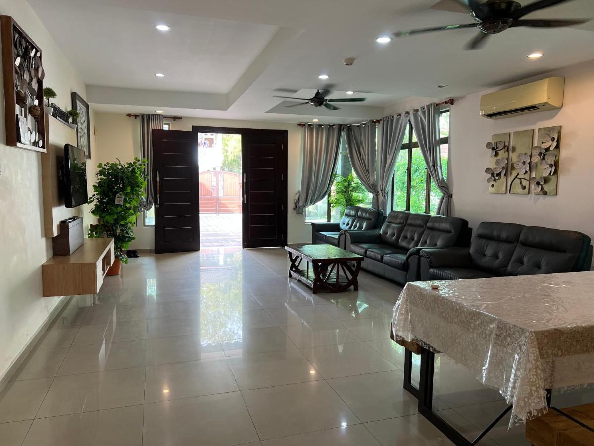Melaka Beachfront Villa With Pool Zewnętrze zdjęcie