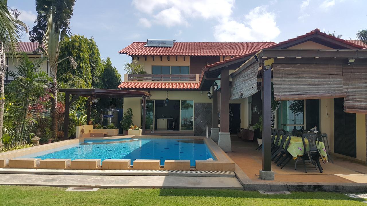 Melaka Beachfront Villa With Pool Zewnętrze zdjęcie